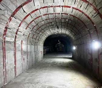 Galería fortificada con marcos y hormigonada